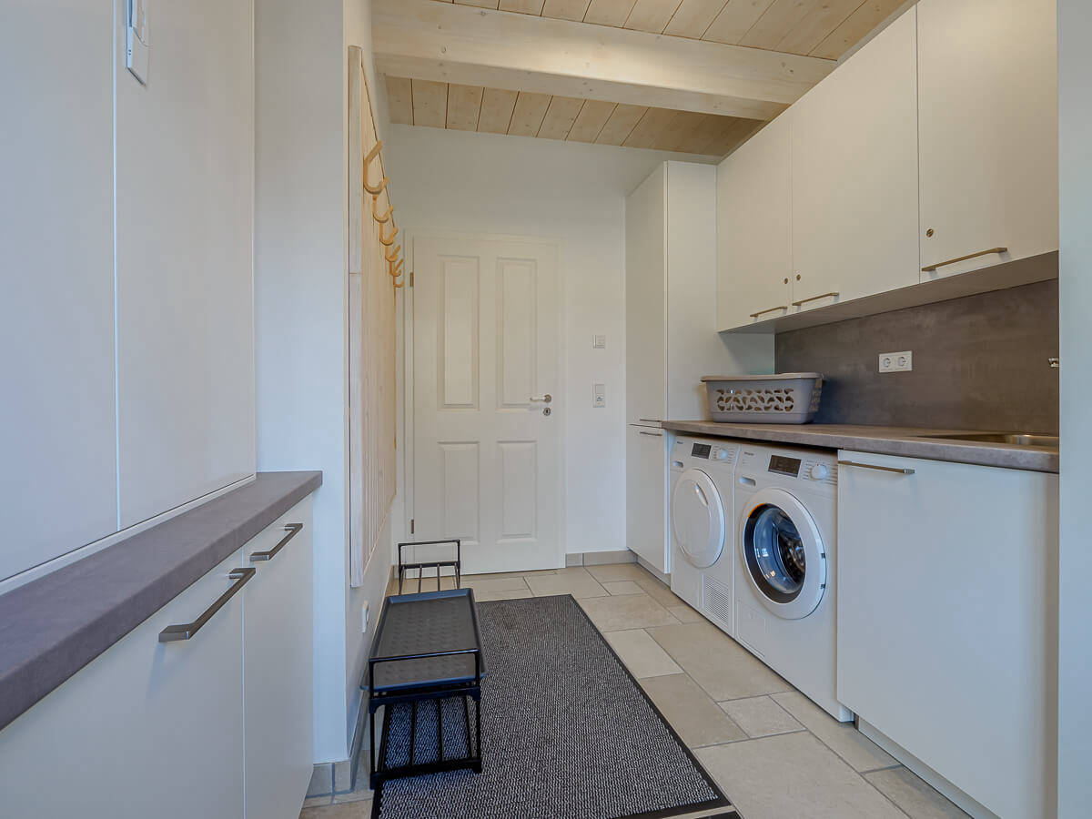 Der geräumige Hauswirtschaft mit Außentür im Ferienhaus Hermine auf Pellworm